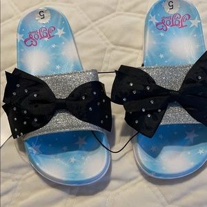 JoJo Siwa slides size 5